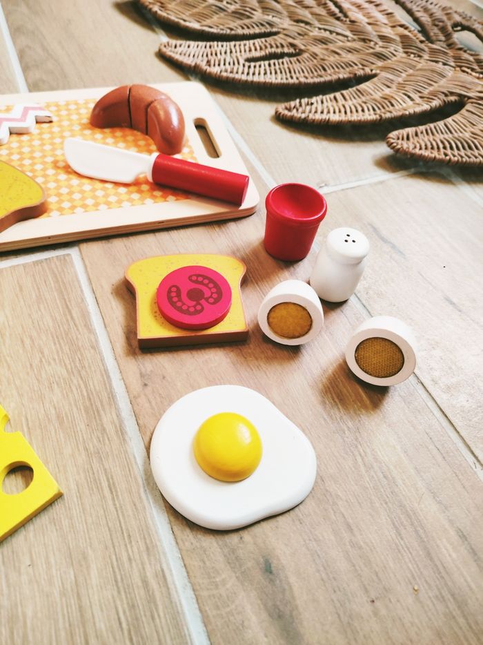 🥪Dinette sandwich à composer et divers aliments sur planche en bois - photo numéro 2