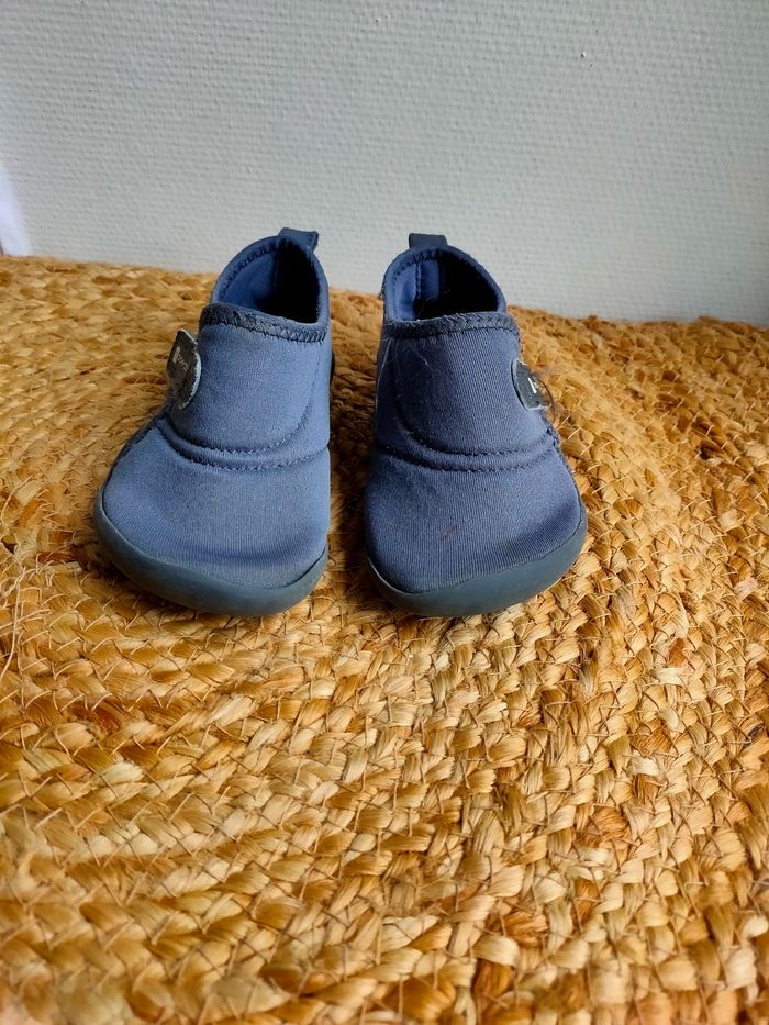Chaussons souples Baby gym Decathlon taille 24 - photo numéro 5