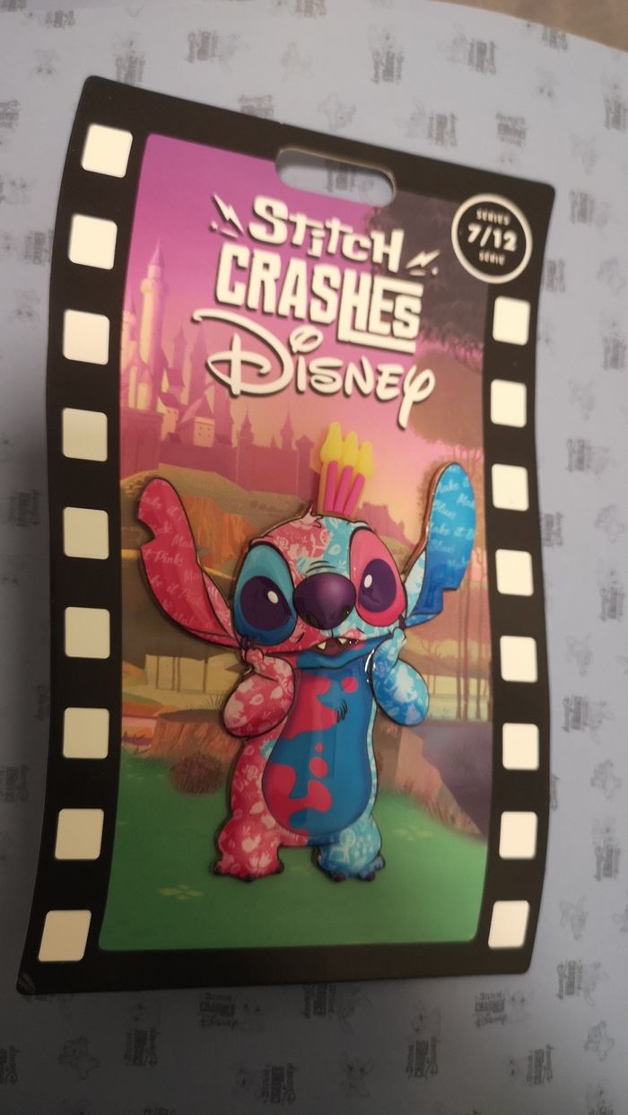 Pin's stitch crashes la belle au bois dormant