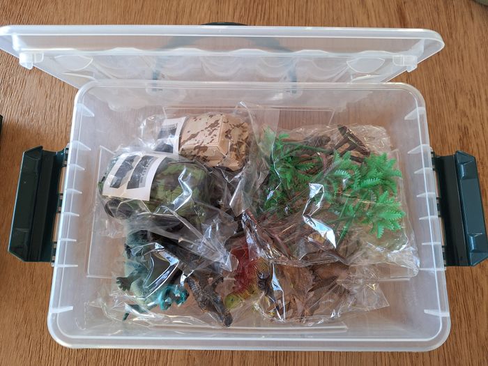 malette avec dinosaures "dinosaur paradise" - neuf - photo numéro 2