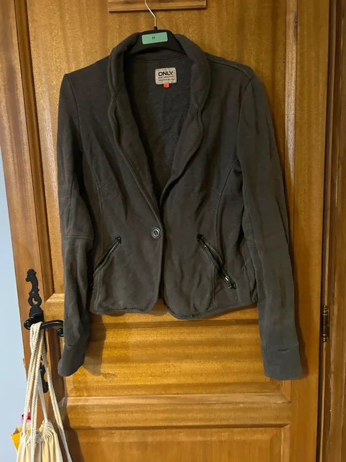 Veste only