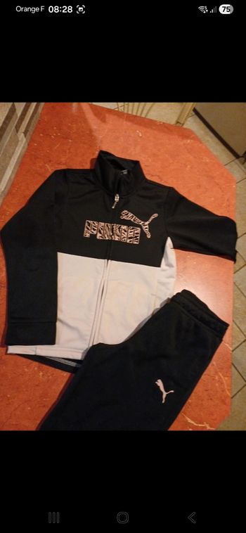 Survêtement Puma fille taille 7 / 8 ans