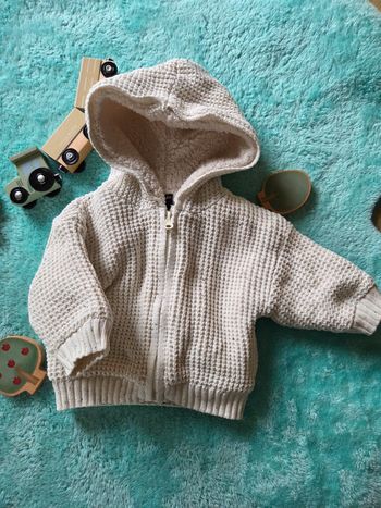 Gilet zippé molletonné beige moucheté 