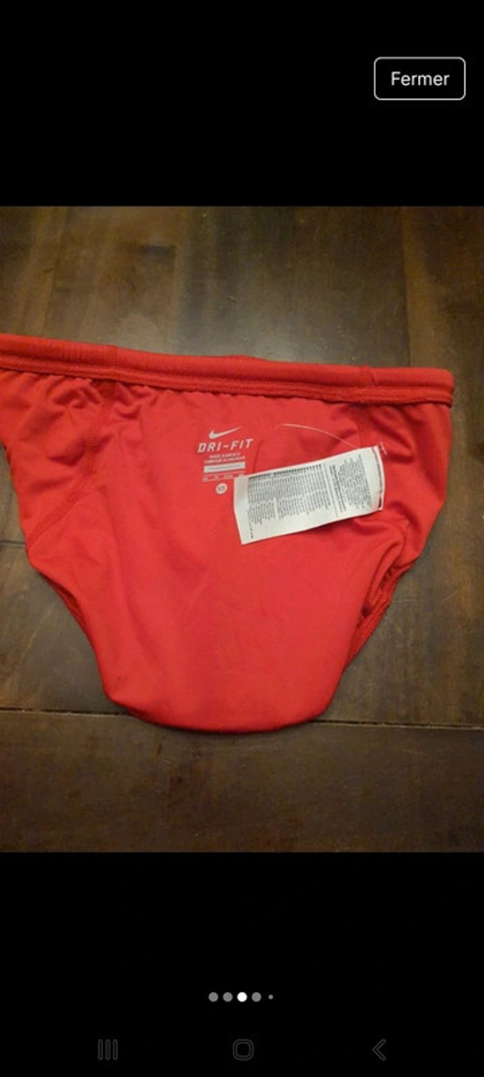 Short de course Nike rouge femme XS neuf - photo numéro 3