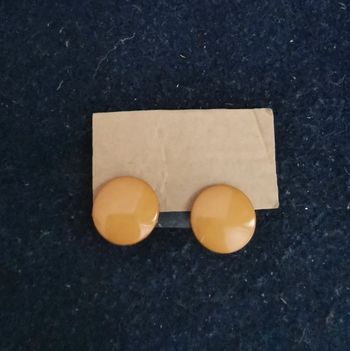 Petits clips couleur moutarde