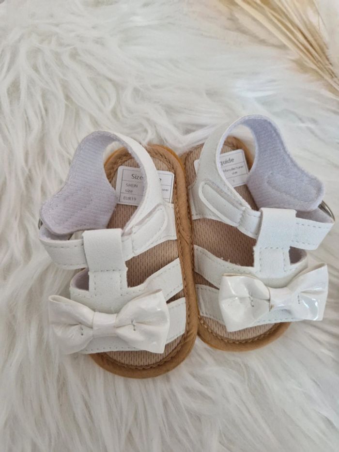 🤍 Sandales nus pieds bébé blanche taille 19 - photo numéro 4