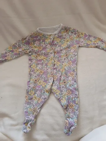 🎀 très jolie pyjamas motif fleur multicolore taille 0/3 mois 🎀