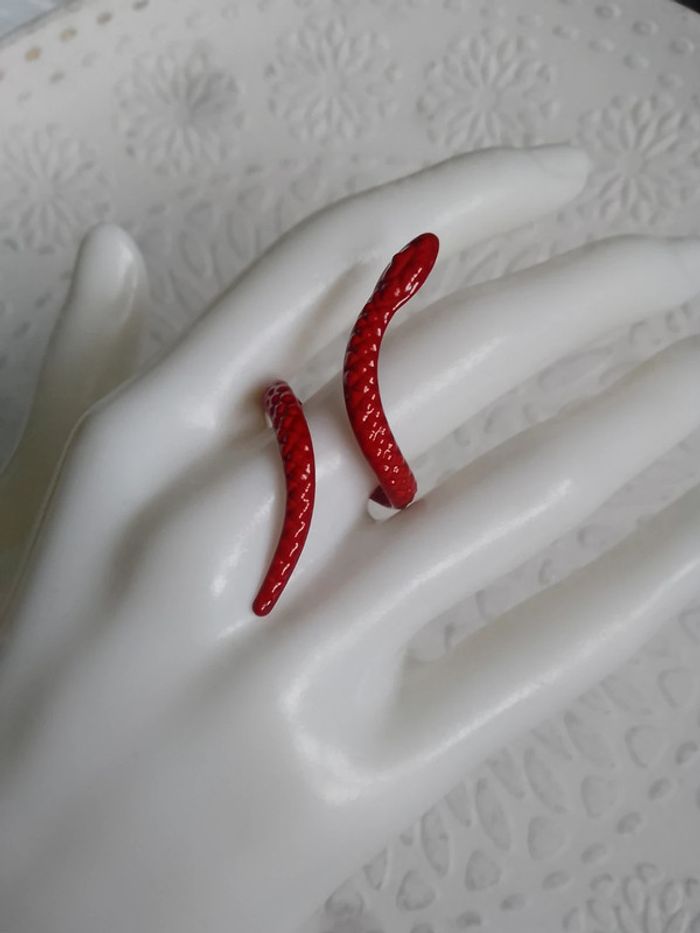 Bague serpent rouge