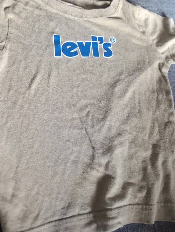 T-shirt Levi's très peu porté - photo numéro 3