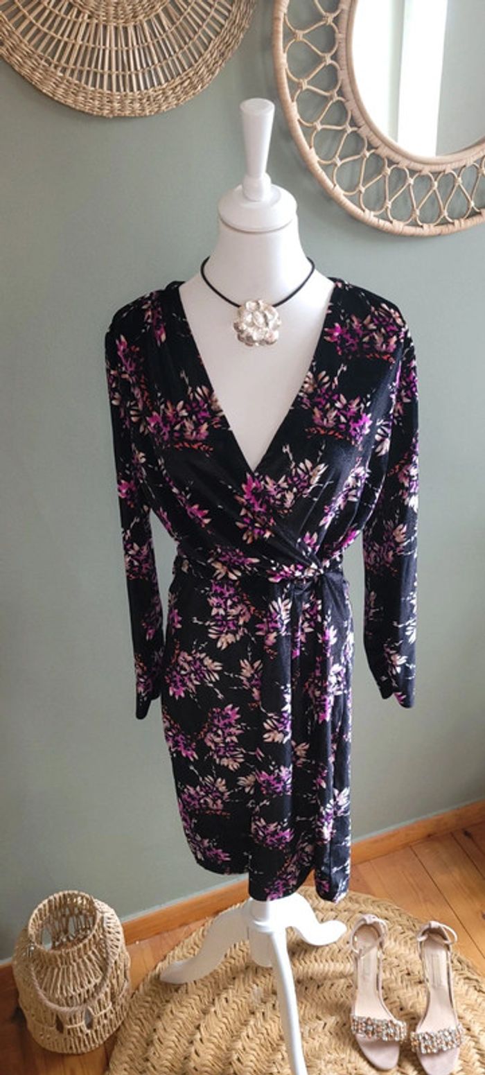 Jolie robe fleurie Taille M New Collection - photo numéro 2