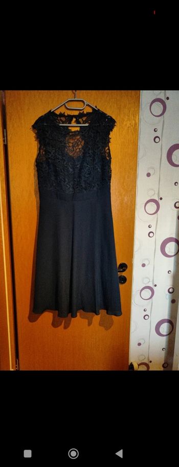 Belle robe dentelée neuve