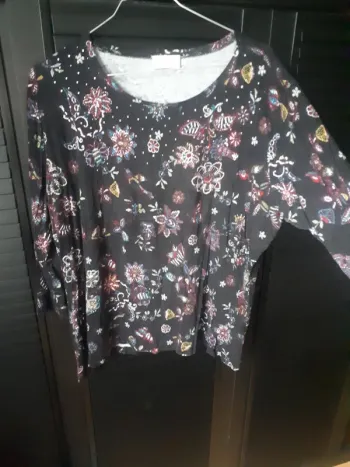 Jolie blouse à sequins