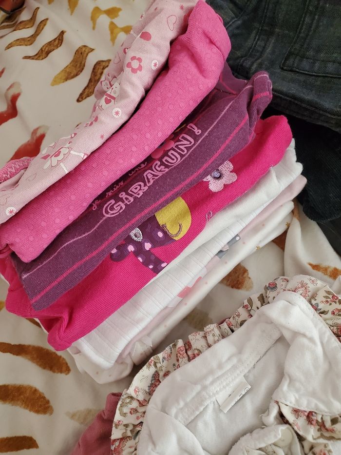Gros lot 56 vêtements 6M - photo numéro 2