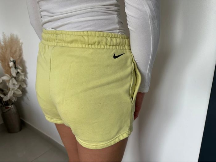 Short Nike XS - photo numéro 4