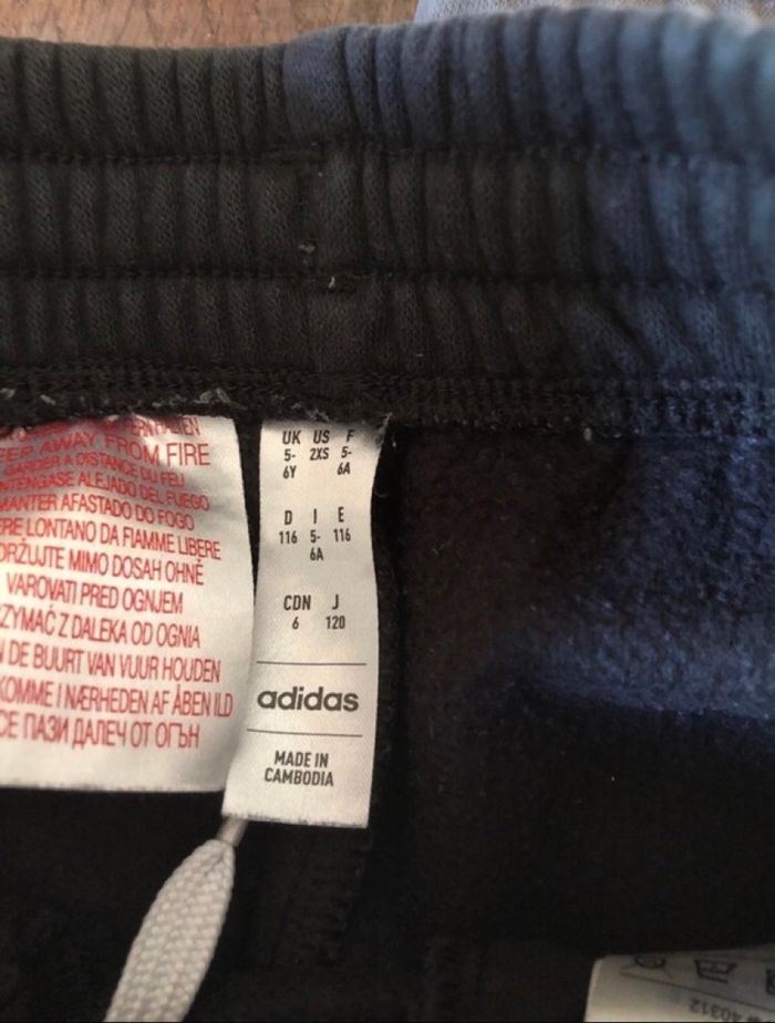 Lot vêtements 5/6 ans défauts - photo numéro 5