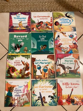 Neufs 12 petits livres