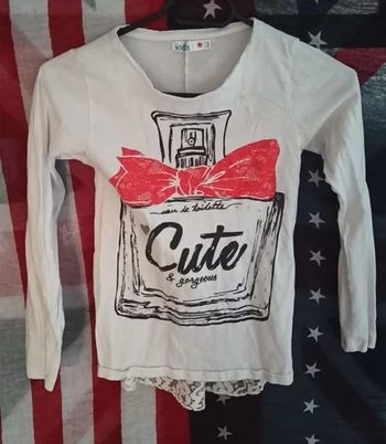 Adorable haut à manches longues avec dentelle dans le dos