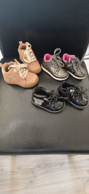 3 paires de chaussures taille 19