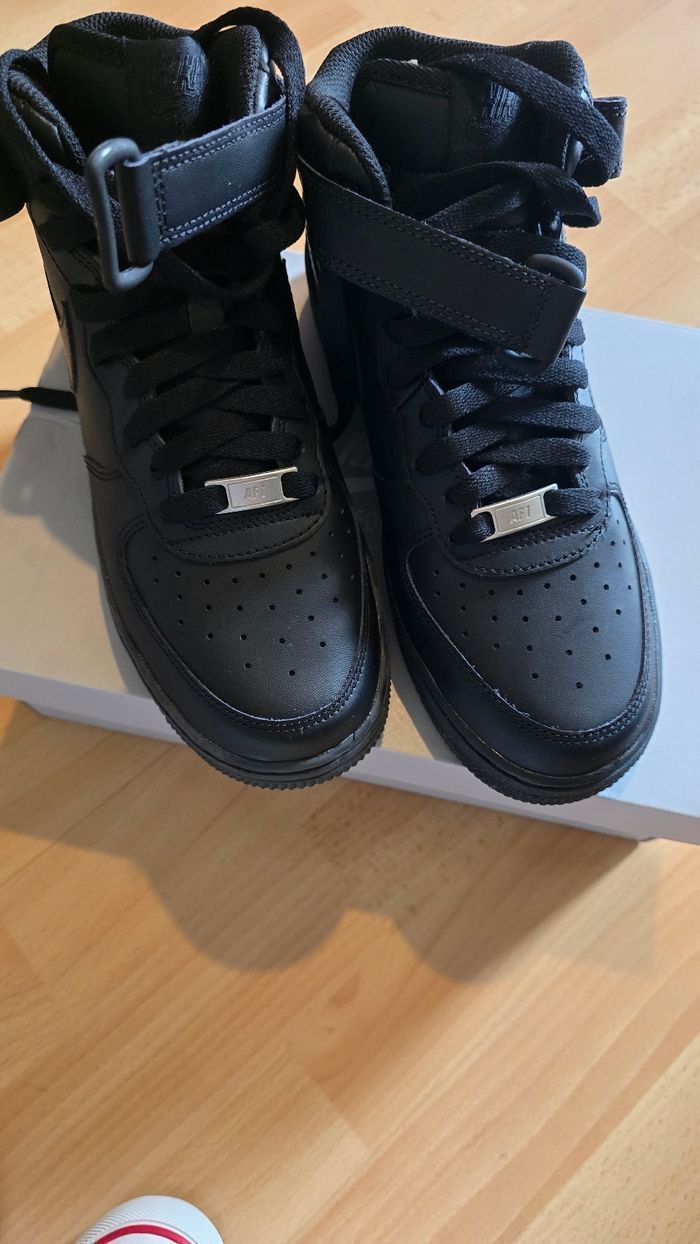 Neuves non portées🤩😍🥰🏷🏷  baskets air force one mid mixte NIKE  (ferme)🤩😍👍🏷🏷 - photo numéro 3