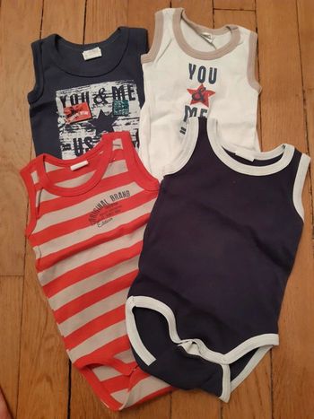 Lot de 4 bodies sans manches Absorba (6M)