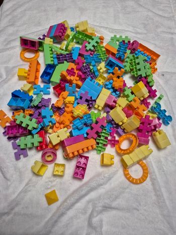 Lot de plus de 170 blocs de construction