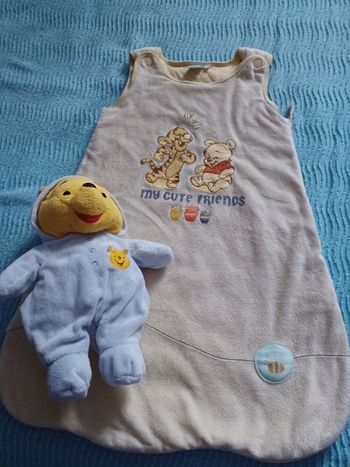 Gigoteuse Winny l'ourson  avec peluche