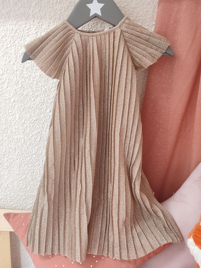 Robe couleur champagne avec paillettes - Comme neuve - 24 mois - Gémo - photo numéro 2