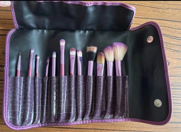Trousse de 12 pinceaux à maquillage Glow et Support pour pinceaux - photo numéro 4