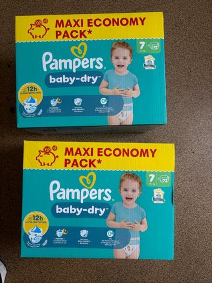 2 cartons de 72 couches t7 pampers