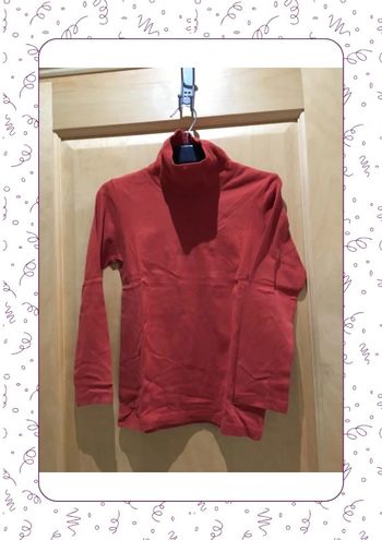 T-shirt col roulé rouge tape à l’œil