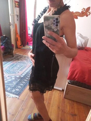 Belle robe noire S/M confortable, tendance, sexy, cool et broderies