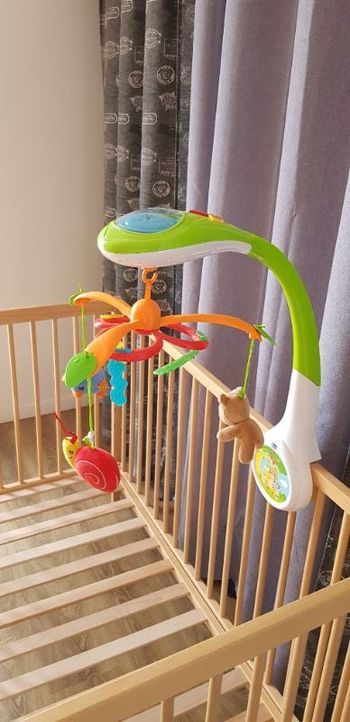 Mobile projecteur musical bébé