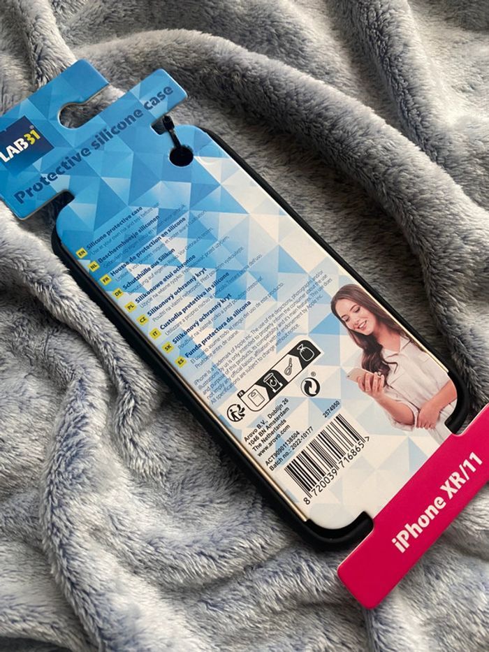 Coque de téléphone noir Iphone 11/XR action - photo numéro 2