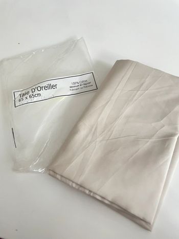 Taie d’oreiller beige neuve carré 100%coton