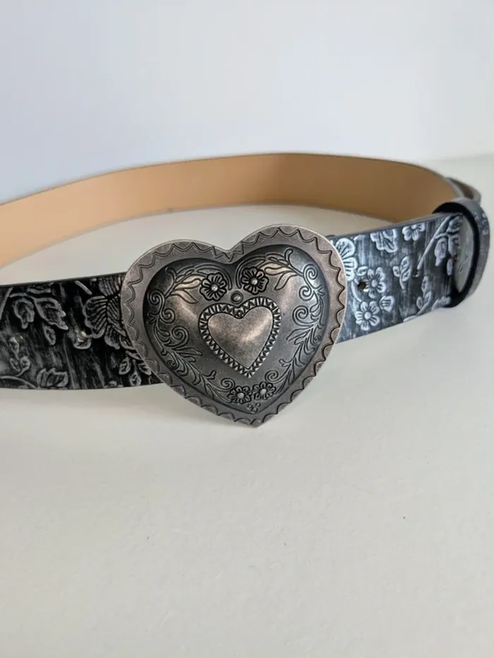 Ceinture vintage fleurie en relief – boucle cœur argentée 💘 - photo numéro 4
