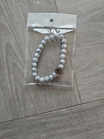 Bracelet neuf perles howlite blanches stabilisant