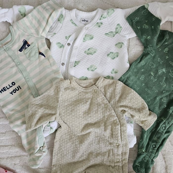 12 pyjamas - photo numéro 3