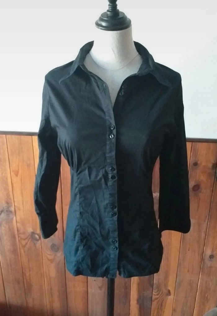 Chemise noire cintrée manches longues
