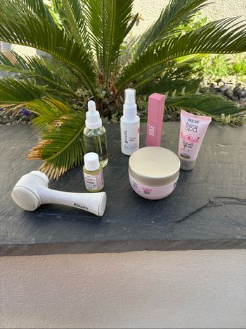 Lot 7 produits beauté visage, corps, maquillage et accessoire