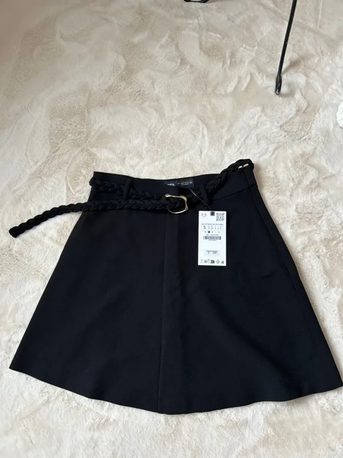 Jupe courte Zara neuve - photo numéro 4
