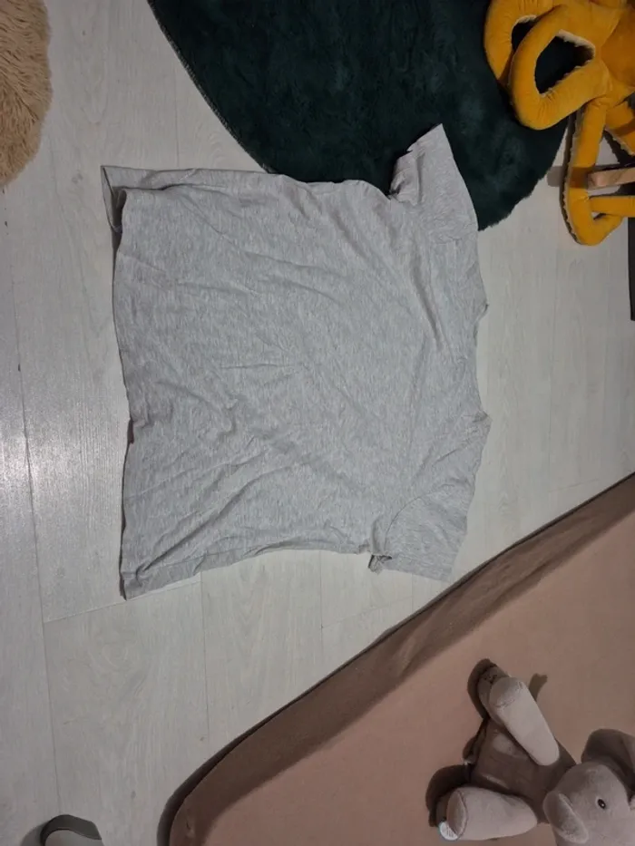 T-shirt gris - photo numéro 6