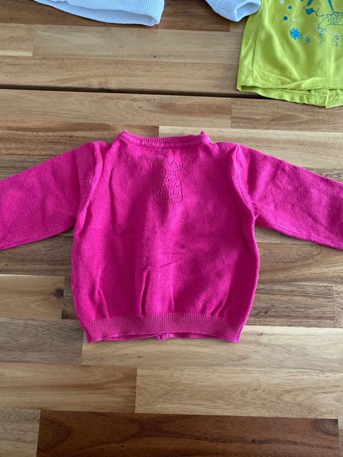 Lot de gilets et un t-shirt - photo numéro 7