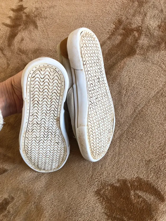 Paire de chaussures à lacets - photo numéro 2