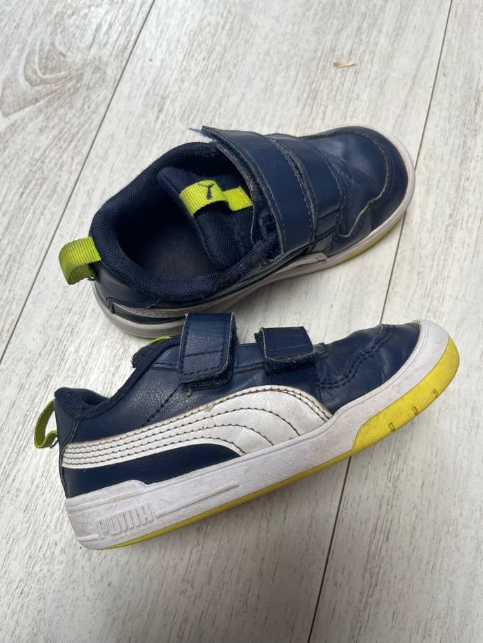 Baskets marines blanches Marque Puma taille 26