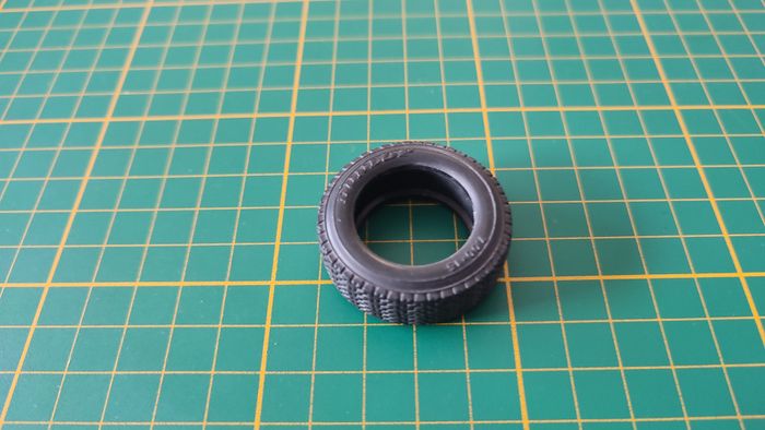 Pneu seul pièce détachée miniature Bburago Burago Jaguar type E 1961 1/18 1/18e 1/18ème #D33