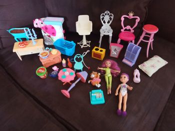 Beau Lot d'Accessoires et Mobilier en Vrac pour poupée Barbie