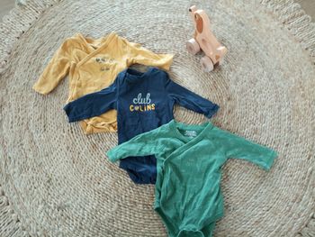 Lot de body 1 mois tape a