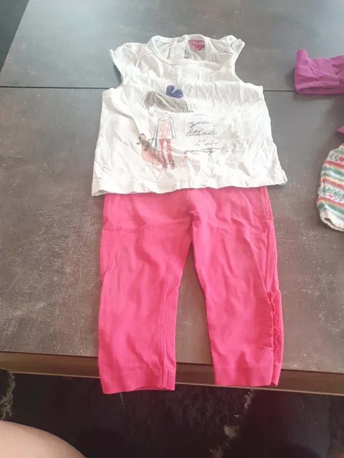 Ensemble pantalon + tee shirt 12 mois