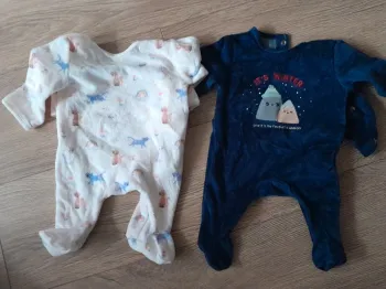 Lot 2 pyjama 1 mois kiabi