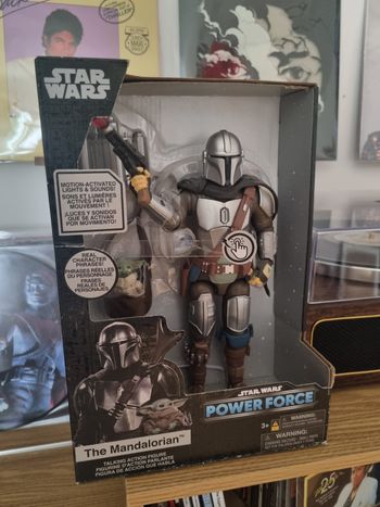 Figurine Mandalorian avec Baby Grogu
